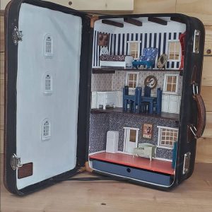 La Valise "Maison de poupée"
